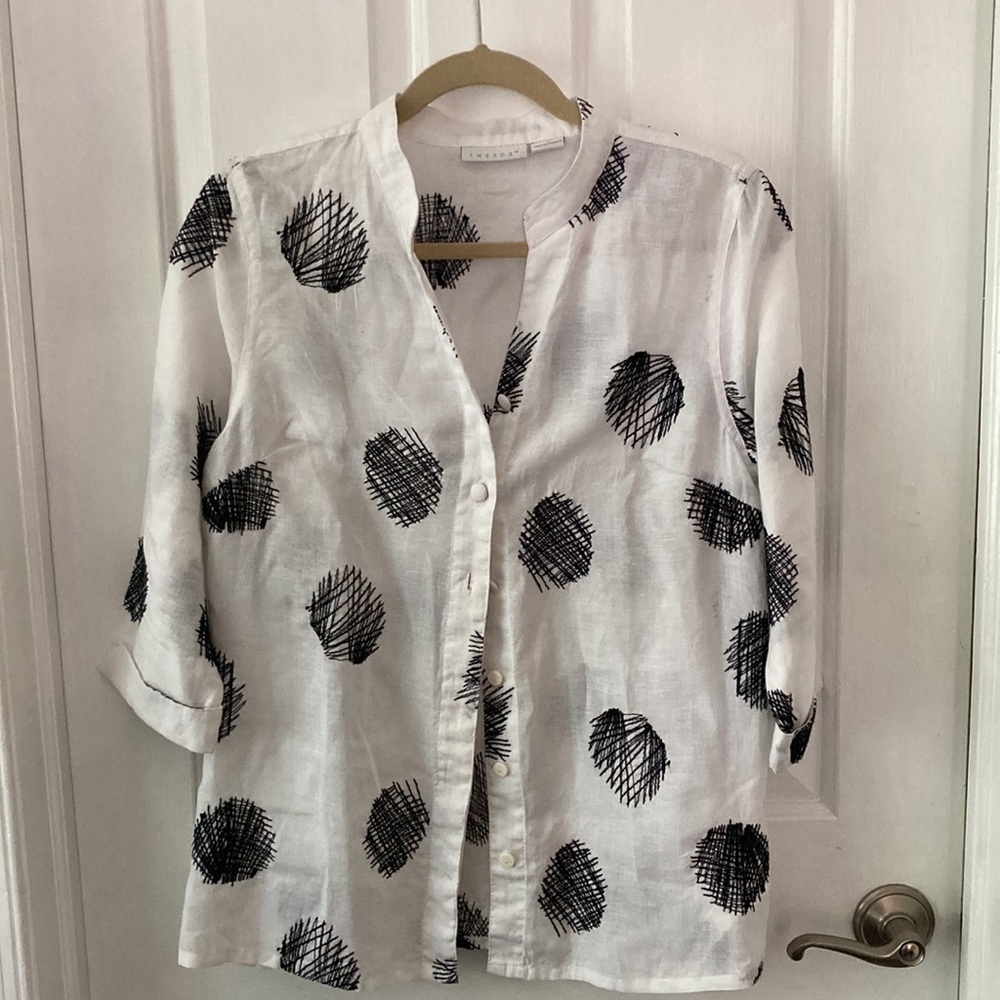 Tweeds, white 100% linen blouse. Size large.